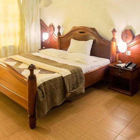 Palm World Hotels Mbarara Luaran gambar
